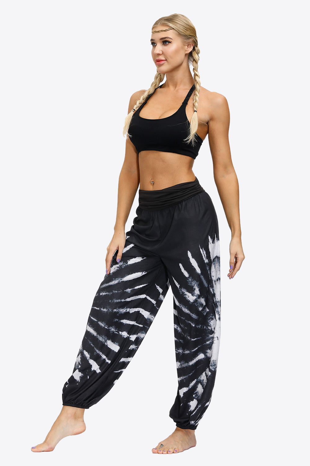 Discover our chic and comfortable printed pants. Perfect for adding a pop of personality to your outfits. Shop now!