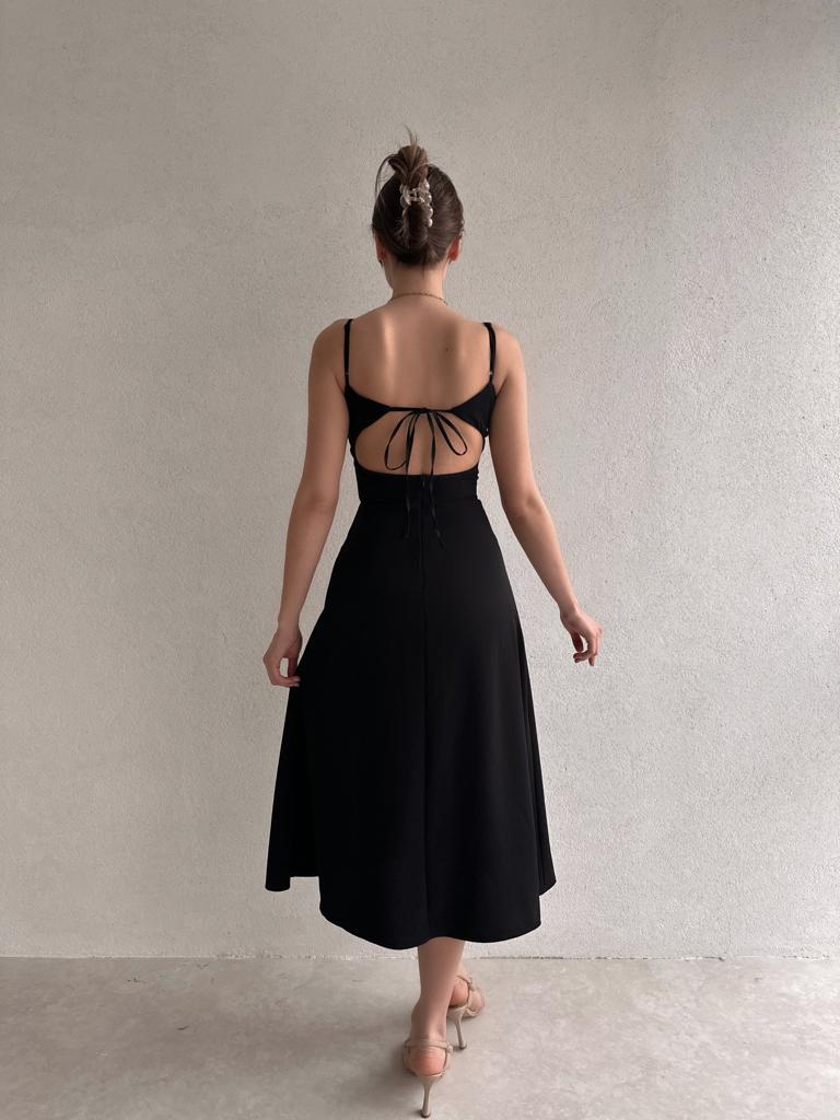 A versatile style maxi dress, known for its adaptability and suitability for various fashion preferences and occasions.