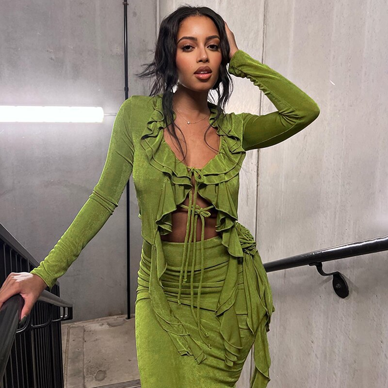 Unleash your inner fashionista with our stylish lace-up set. Elevate your wardrobe with this trendy ensemble.