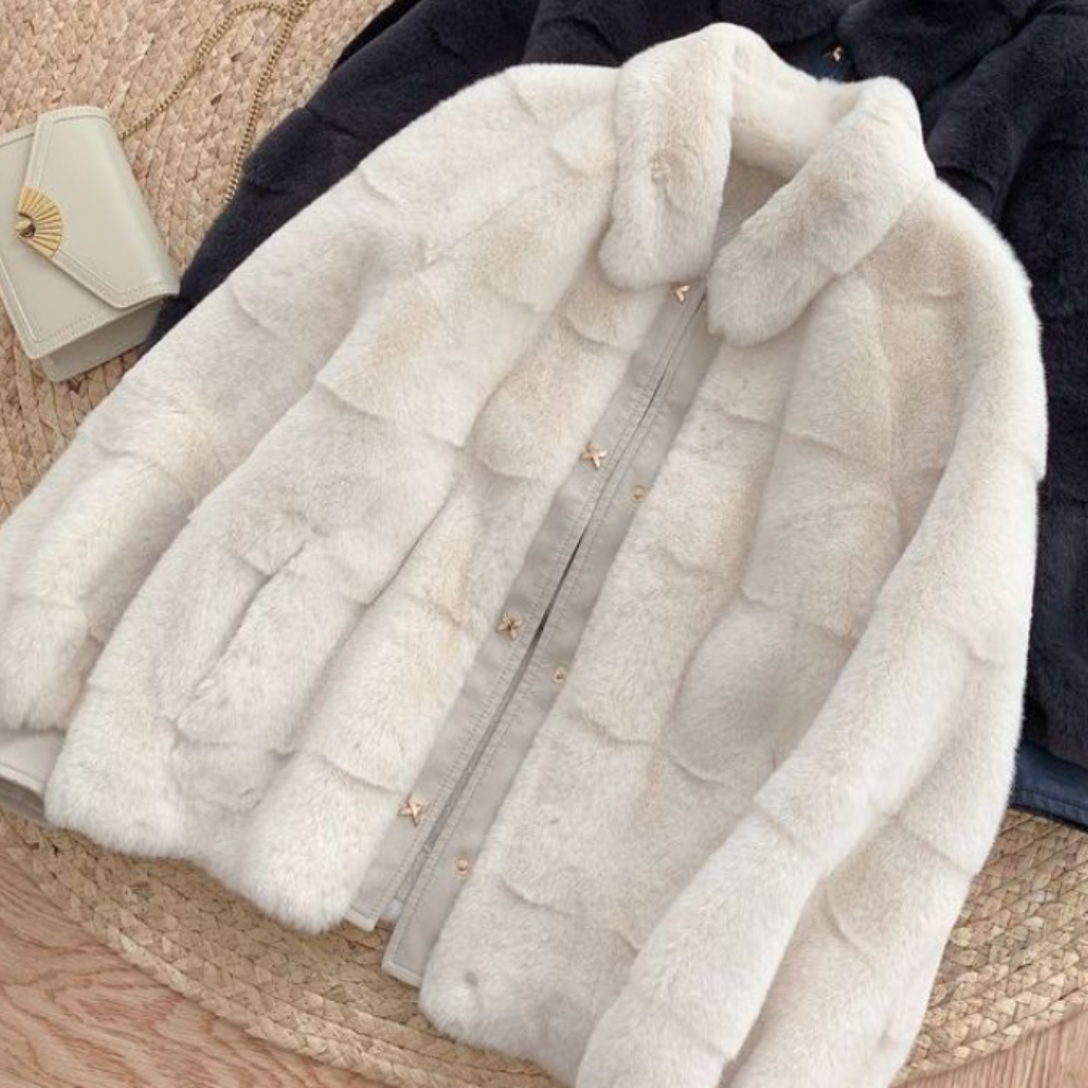 Stay stylish and cozy with our faux fur jacket, the perfect addition to your winter wardrobe.