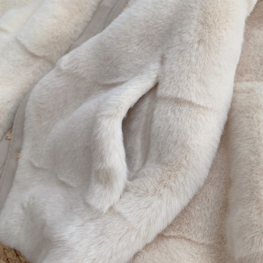Stay stylish and cozy with our faux fur jacket, the perfect addition to your winter wardrobe.