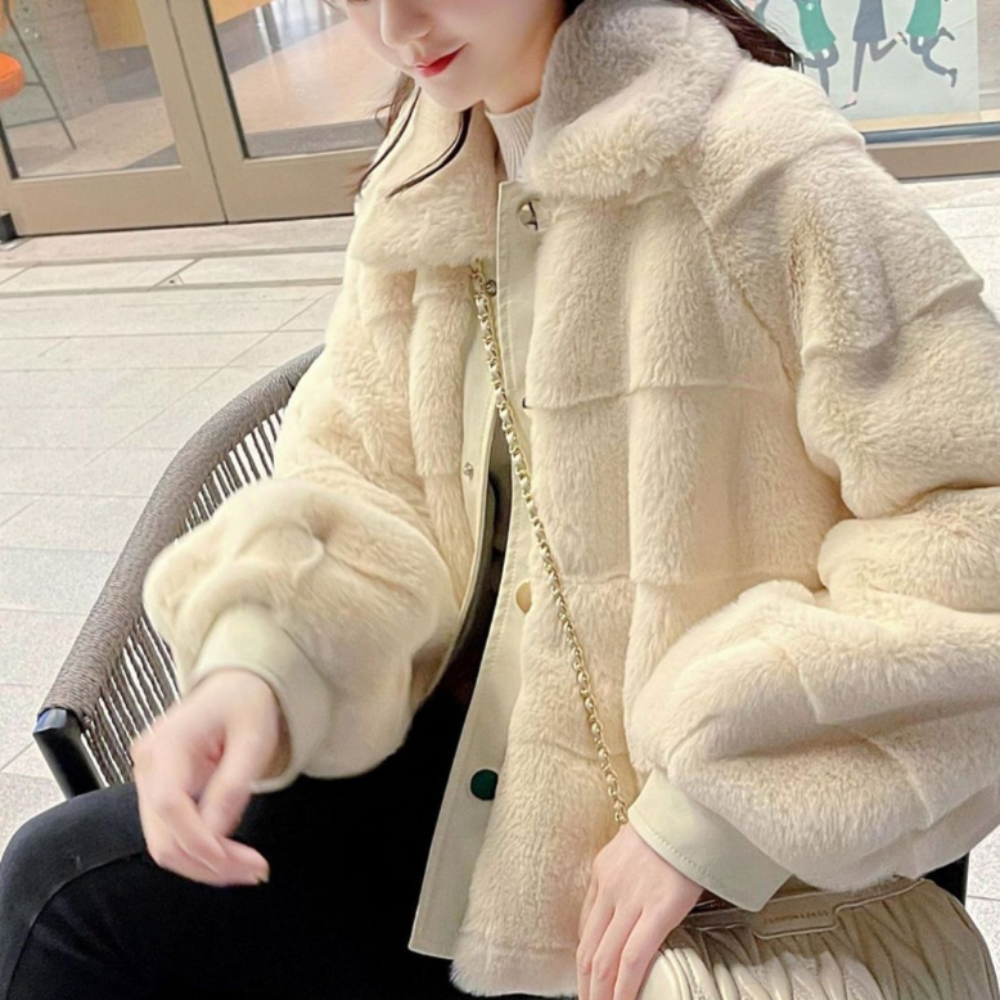 Stay stylish and cozy with our faux fur jacket, the perfect addition to your winter wardrobe.