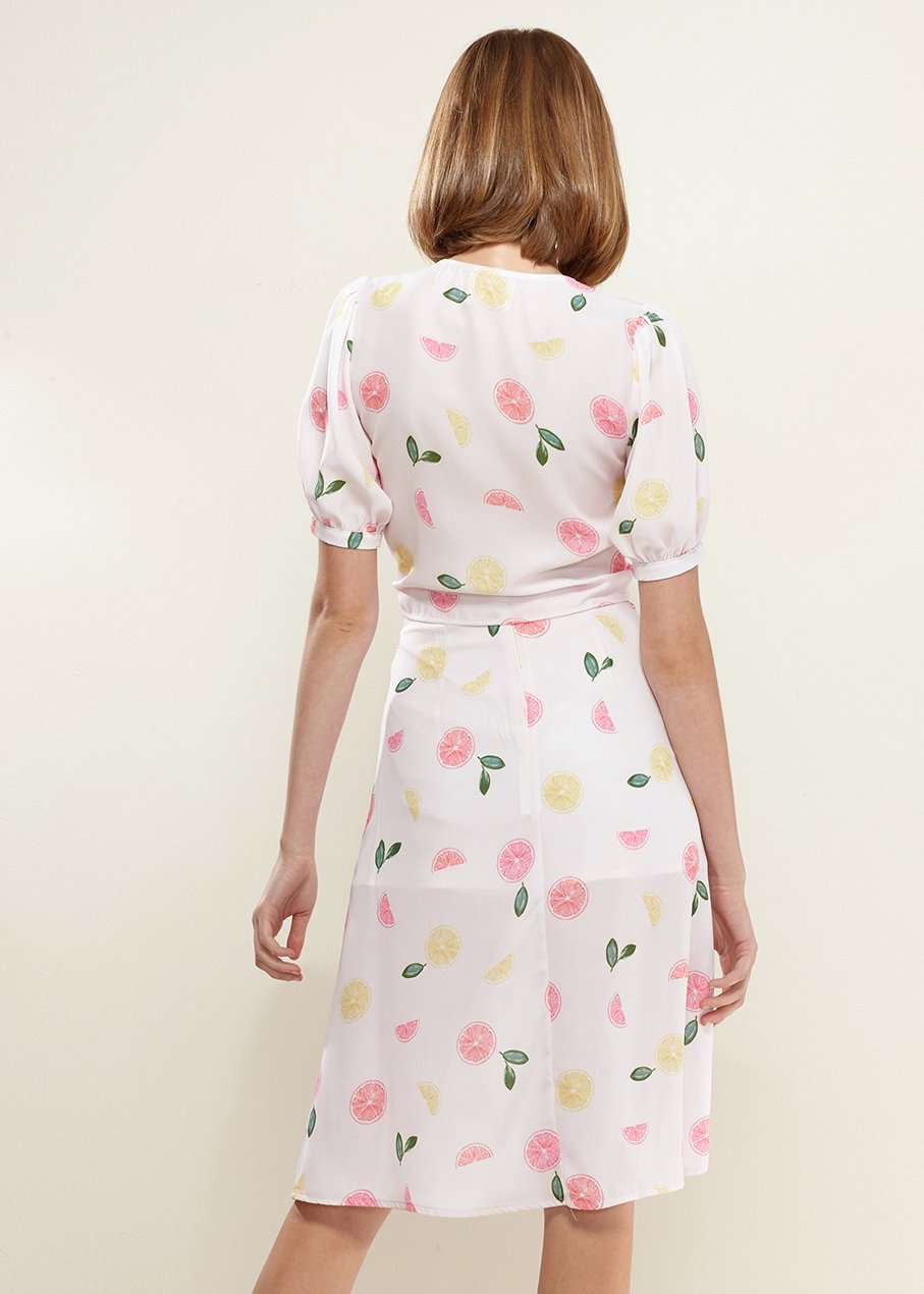 Casual Sleeveless Dress: A relaxed and comfortable dress without sleeves, perfect for casual and laid-back occasions