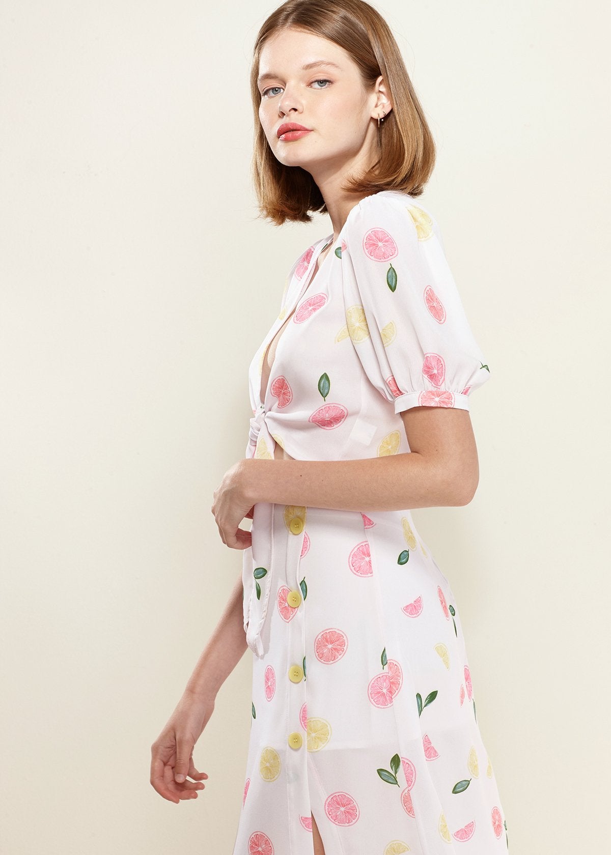 Casual Sleeveless Dress: A relaxed and comfortable dress without sleeves, perfect for casual and laid-back occasions