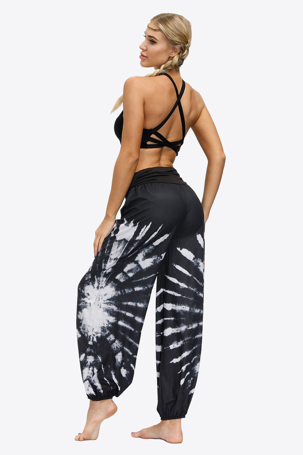 Discover our chic and comfortable printed pants. Perfect for adding a pop of personality to your outfits. Shop now!