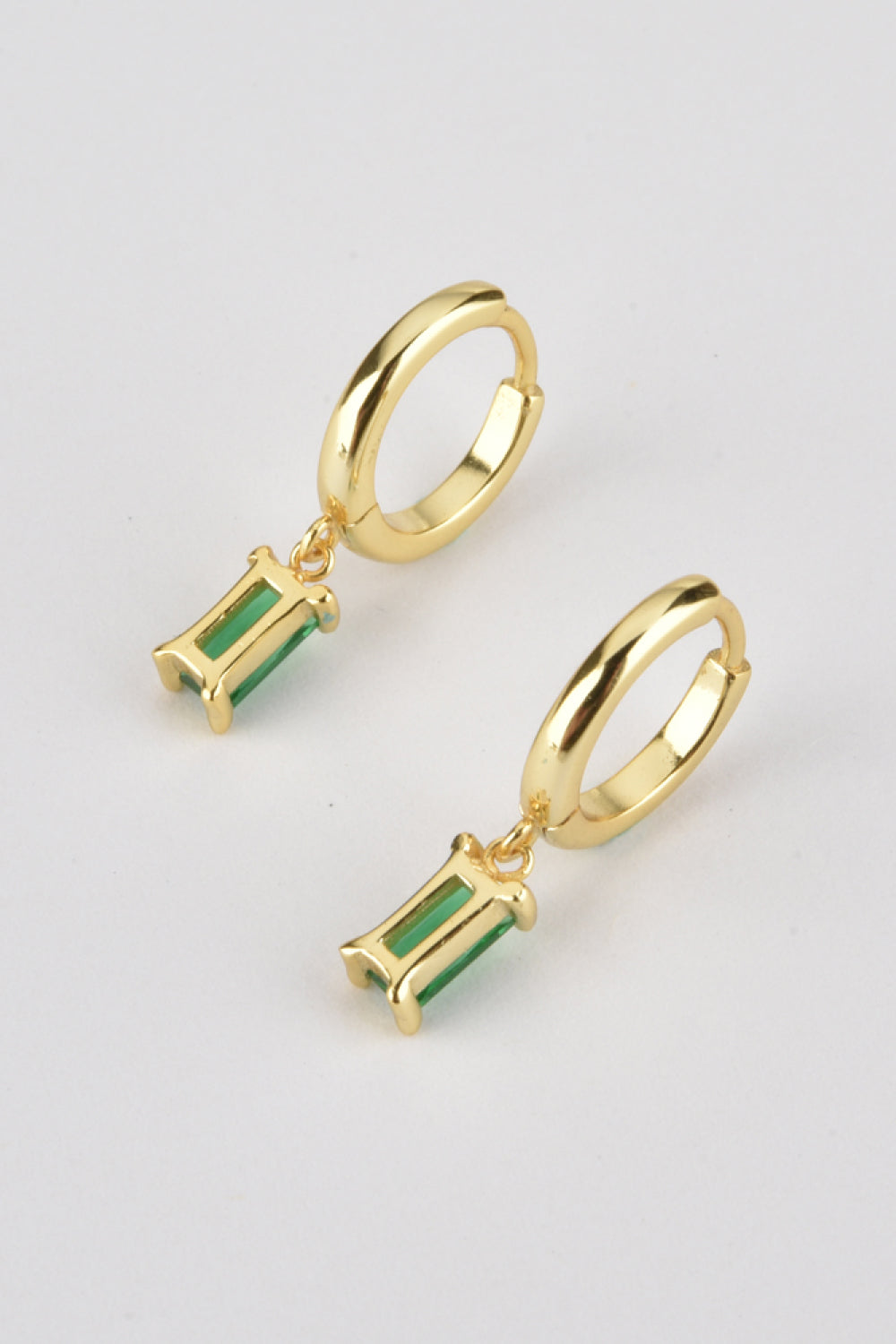 Explore our collection of trendy huggie earrings. Designed for both style and comfort, these earrings are perfect for any occasion. Shop now!