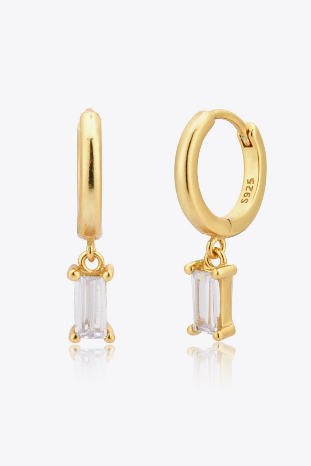 Explore our collection of trendy huggie earrings. Designed for both style and comfort, these earrings are perfect for any occasion. Shop now!
