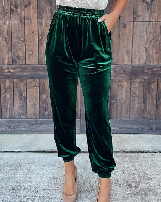 Upgrade your everyday style with our casual trousers, designed for comfort and versatility.