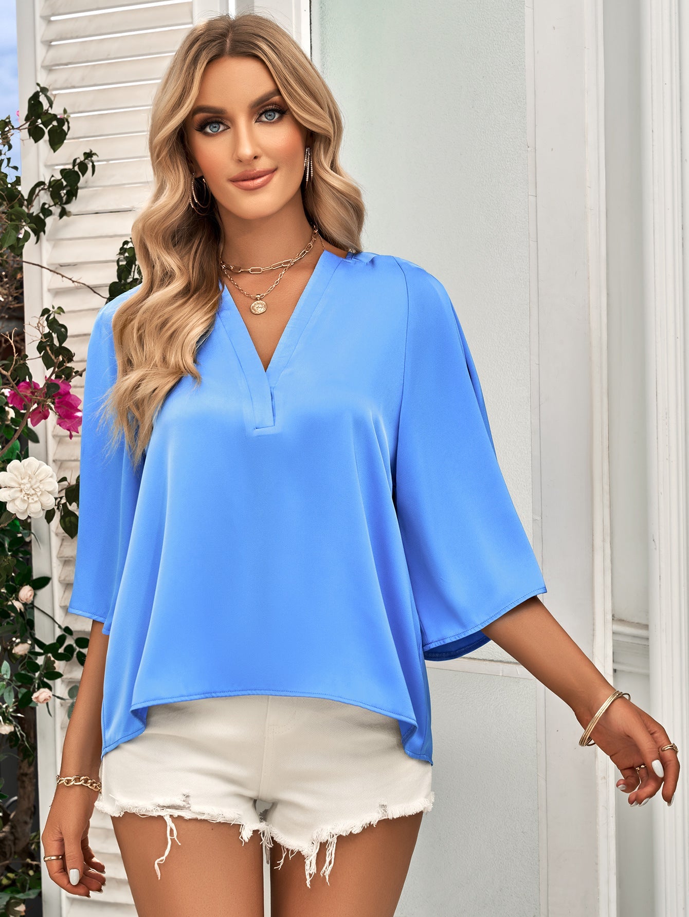 A casual and versatile top, suitable for a wide range of occasions and outfits, offering flexibility and comfort in your wardrobe.