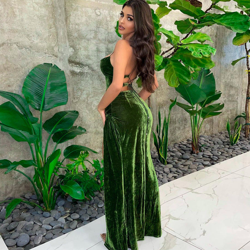 Backless Design Dress: A stylish and alluring dress featuring an open-back design, adding a touch of elegance and sophistication to your attire.