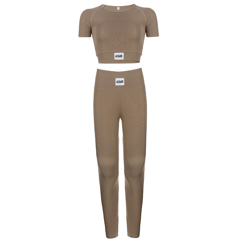 Stretchy Workout Suit: A fitness attire set designed with stretchable materials, ensuring flexibility and comfort during your workout sessions.