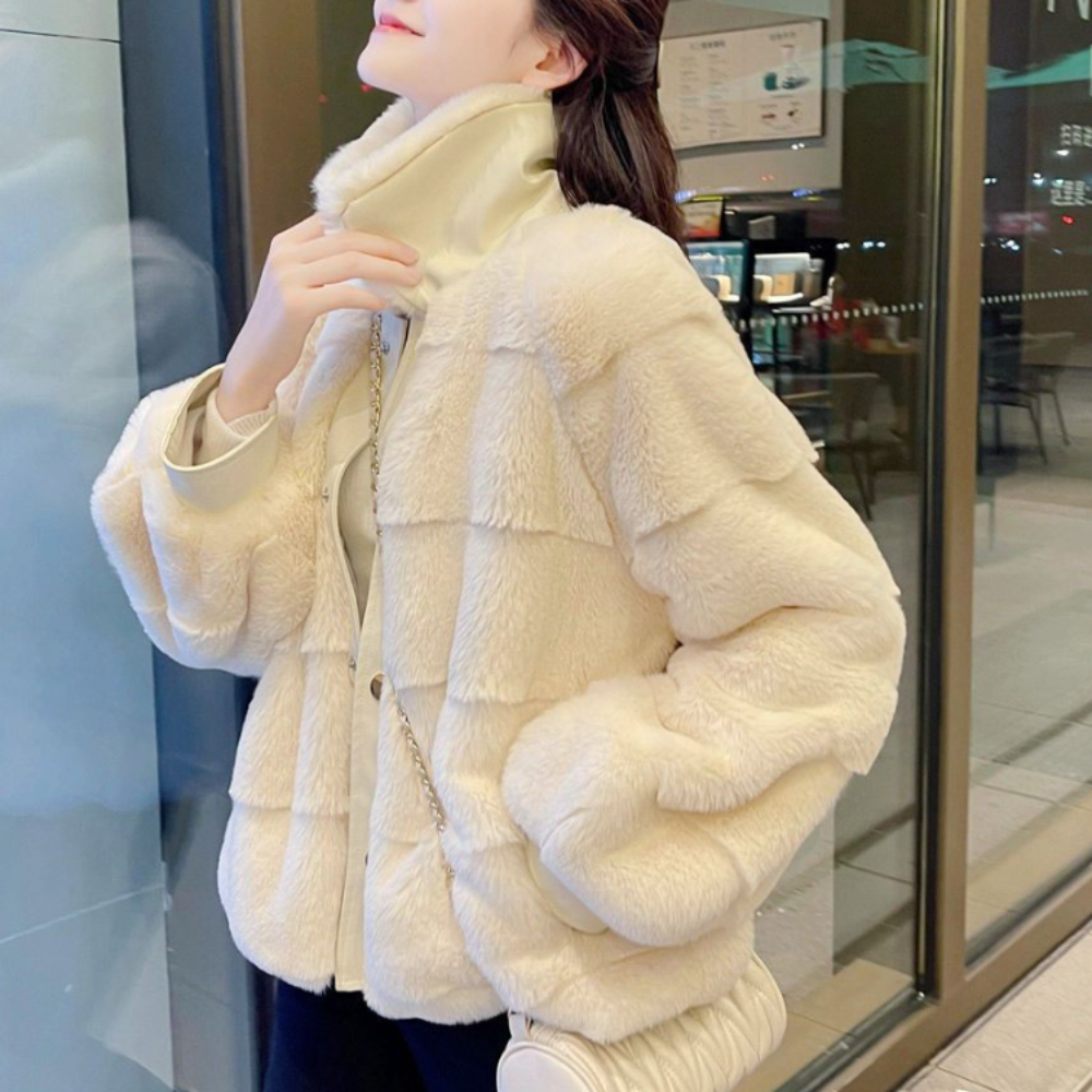 Stay stylish and cozy with our faux fur jacket, the perfect addition to your winter wardrobe.