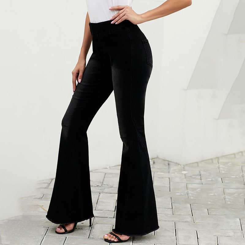 Cotton high-waist pants, crafted from comfortable cotton fabric and featuring a high-rise waist for a flattering fit.
