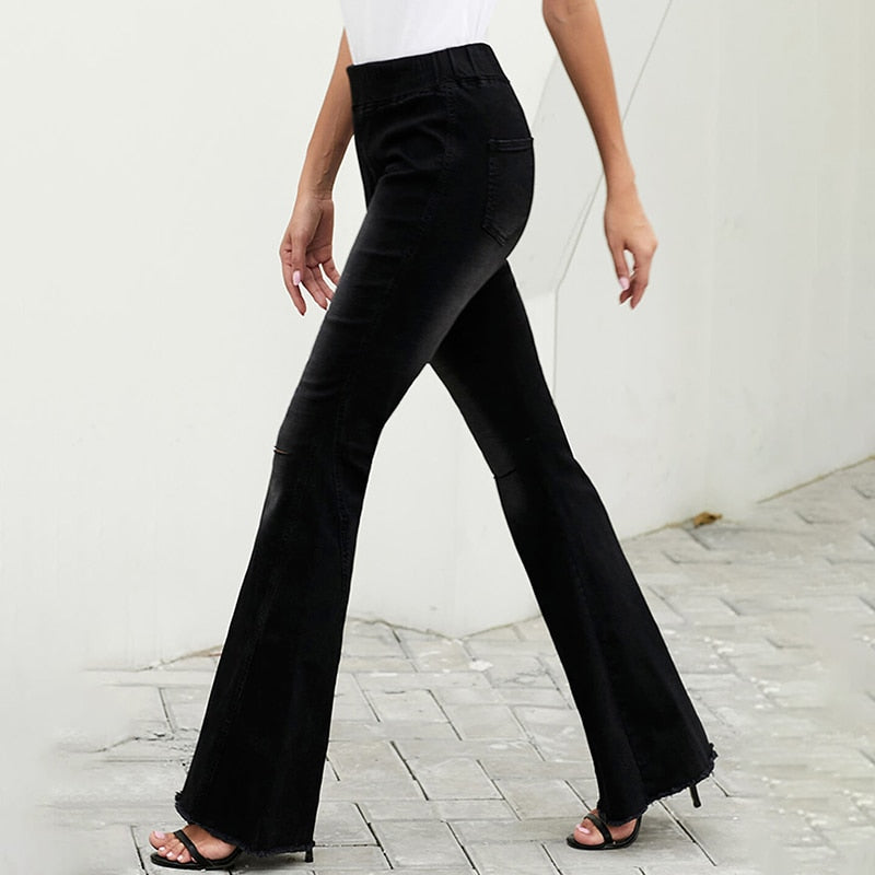 Cotton high-waist pants, crafted from comfortable cotton fabric and featuring a high-rise waist for a flattering fit.