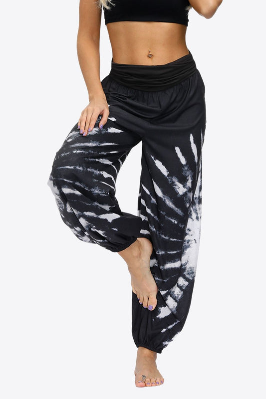 Discover our chic and comfortable printed pants. Perfect for adding a pop of personality to your outfits. Shop now!
